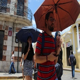 No salgas sin tapaboca y paraguas; habrá calor y algunas lluvias este martes en Yucatán