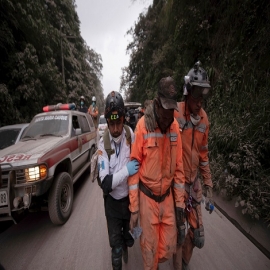 DRAMÁTICAS IMÁGENES: Guatemala envuelta en cenizas tras la mortal erupción del Volcán de Fuego