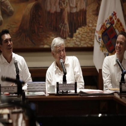 AMLO analiza llevar una planta armadora de Ford a Campeche