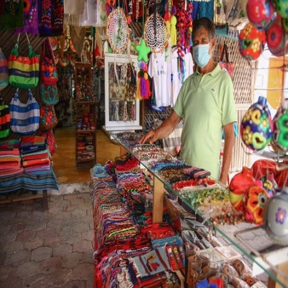 Continúa reactivación económica de Puerto Morelos de forma ordenada: Laura Fernández