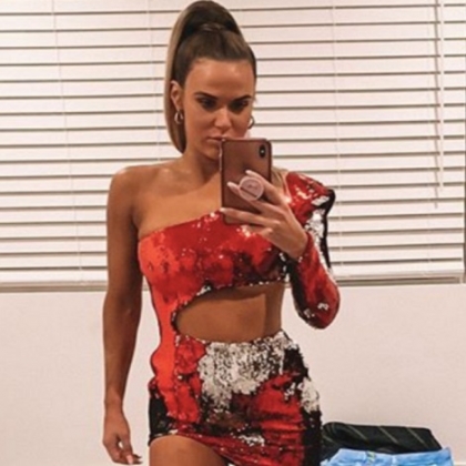 Luchadora de la WWE luce ajustado vestido rosa en Instagram