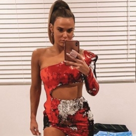 Luchadora de la WWE luce ajustado vestido rosa en Instagram