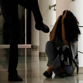 Valladolid: Hombre le arranca de una mordida parte del dedo a su pareja durante una pelea