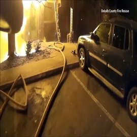 El heroico bombero que atrapó con sus brazos a una niña que caía de un balcón en llamas