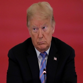 Trump: "Me enojo cada vez más con China cuando veo cómo la pandemia propaga su fea cara en todo el mundo"