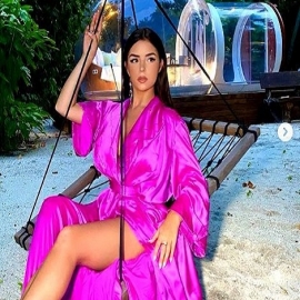 ¡Toda una diosa! Demi Rose presume de su belleza en medio del mar