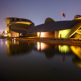Un 'aparcamiento de ovnis' en medio de la ciudad: Un monumental y futurista museo de Catar abre sus puertas tras una década de construcción