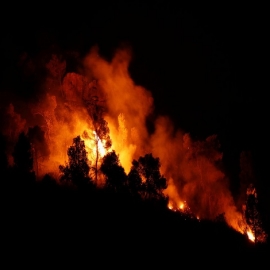 Un voraz incendio afecta a Cataluña en medio de la ola de calor que sufre España
