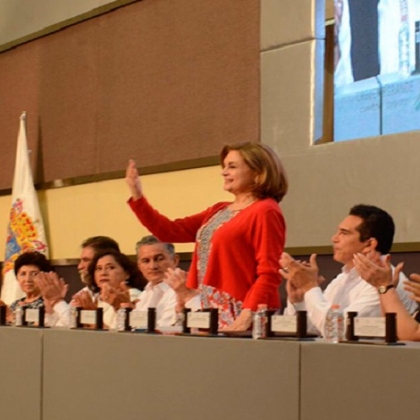 Elogios de la secretaria de la Función Pública al gobernador en Campeche, acusado de corrupto