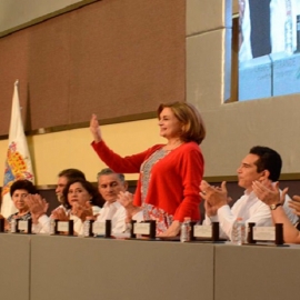 Elogios de la secretaria de la Función Pública al gobernador en Campeche, acusado de corrupto