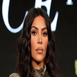 Kim Kardashian seduce con un bikini con estampado de serpiente