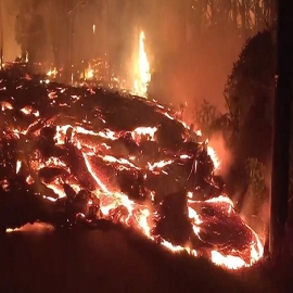 Imágenes 'infernales' muestran cómo la lava del volcán Kilauea 'devora' calles en Hawái
